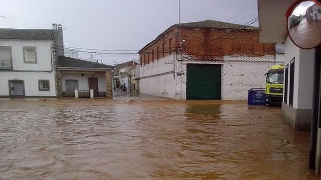 Las inundaciones en Buenache (Cuenca) provocan el desalojo de varias familias