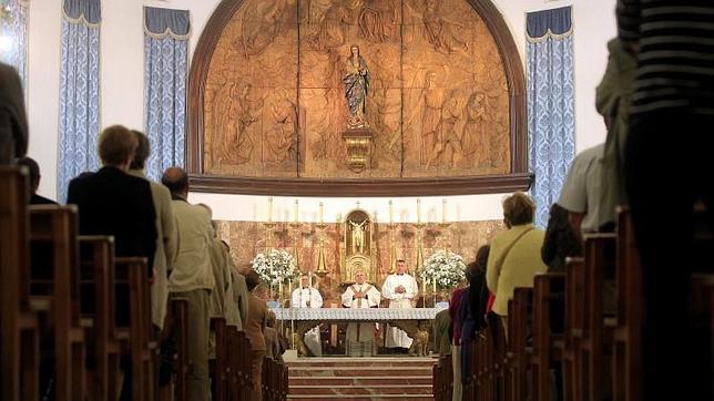 El 65,1% de los católicos que van a misa no leen la Biblia