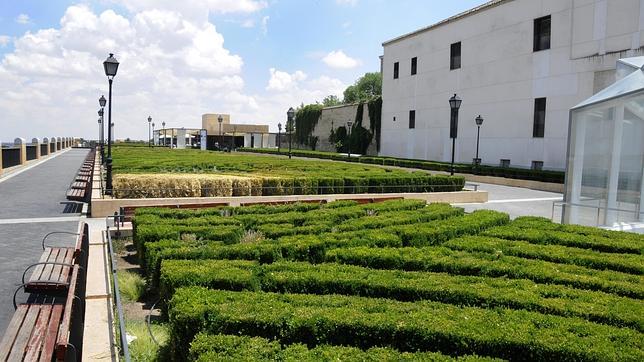 El remodelado Paseo del Miradero ha sido siempre un lugar de encuentros de toledanos