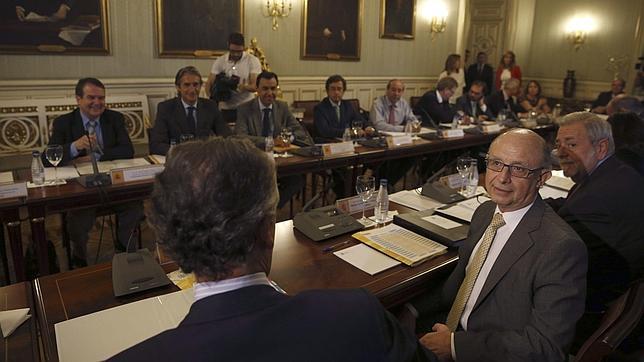 El Gobierno permitirá a los ayuntamientos acceder a los mercados para financiarse