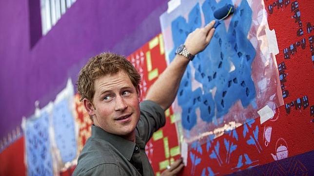 El Príncipe Enrique se sumerge en un área de Sao Paulo de grandísima pobreza