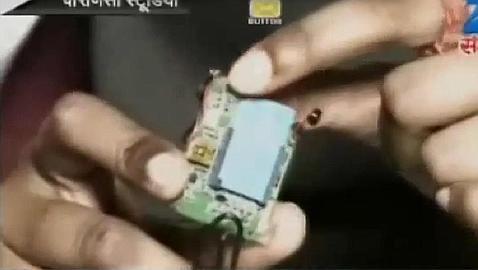 Dos estudiantes inventan unos pantalones «antivioladores» en La India