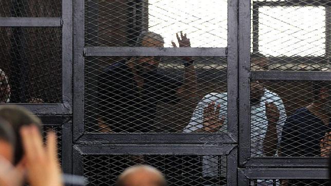 Egipto confirma la condena a muerte al líder de los Hermanos Musulmanes y otros 182