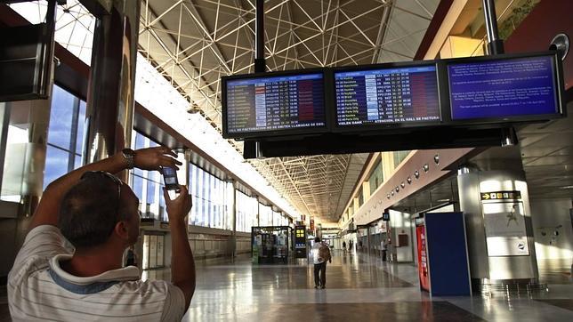 Ashotel dice que no le gusta «la música» de la privatización de AENA