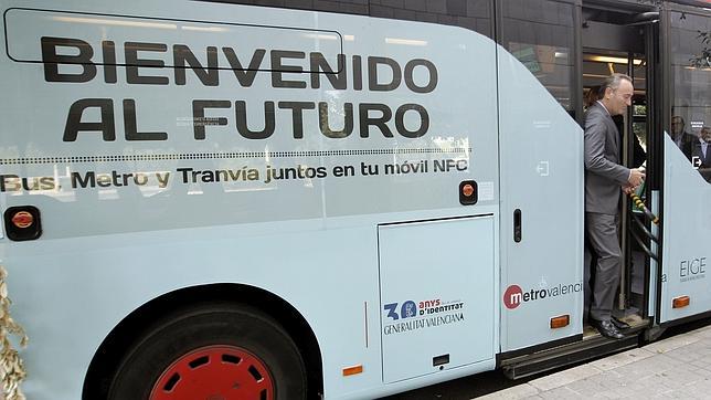 Valencia implanta el primer servicio de pago de transporte público con el móvil