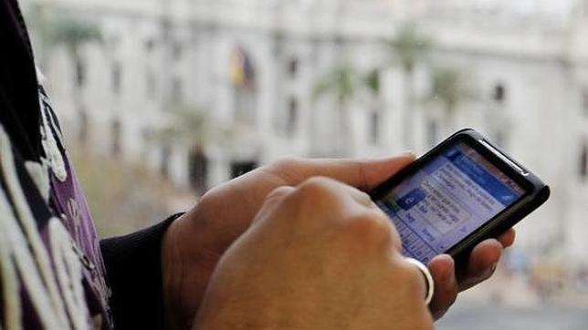 Solo dos compañías de telefonía móvil ofertan descuentos especiales con el nuevo «roaming»