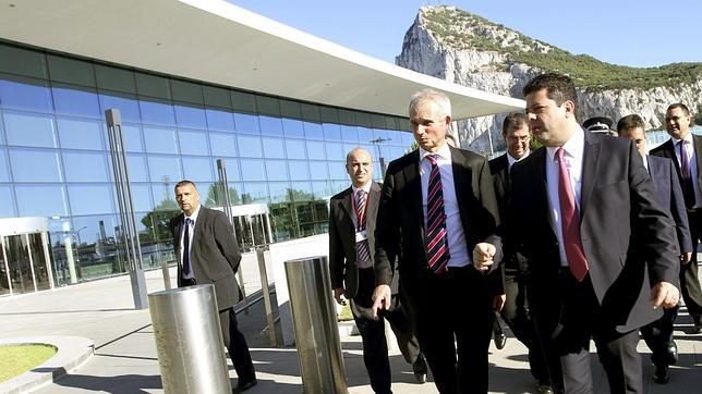 La firmeza de España con Gibraltar provoca la ira del Parlamento británico