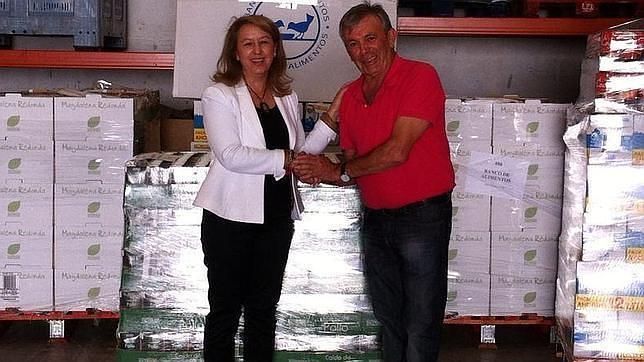 Mercadona entrega más de 2,7 toneladas de alimentos para desayunos y meriendas de los niños