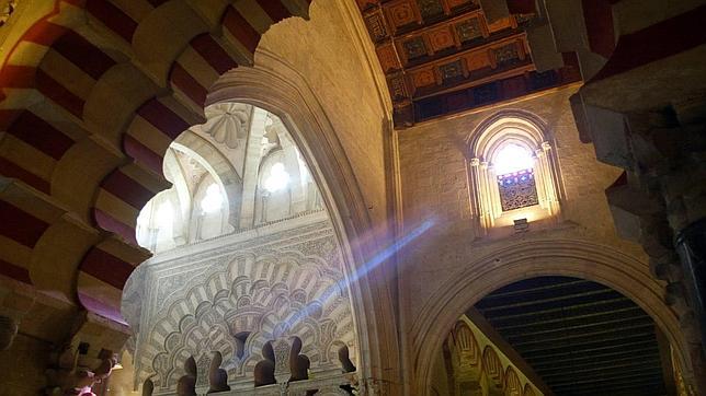 ¿En qué se basa la forma de gobierno de un Califato?