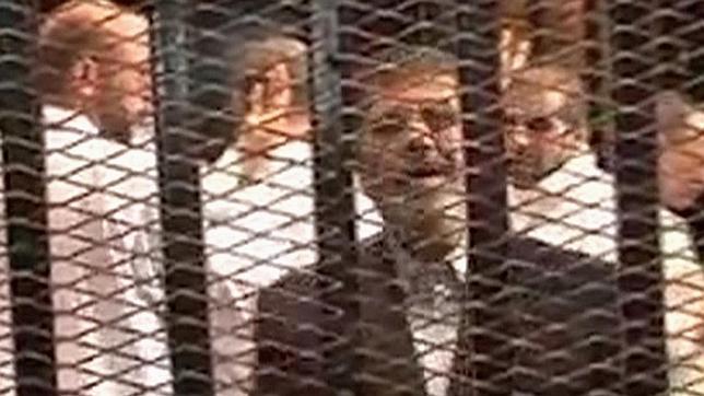 El hijo del expresidente egipcio Mursi, condenado a un año de cárcel por dos porros