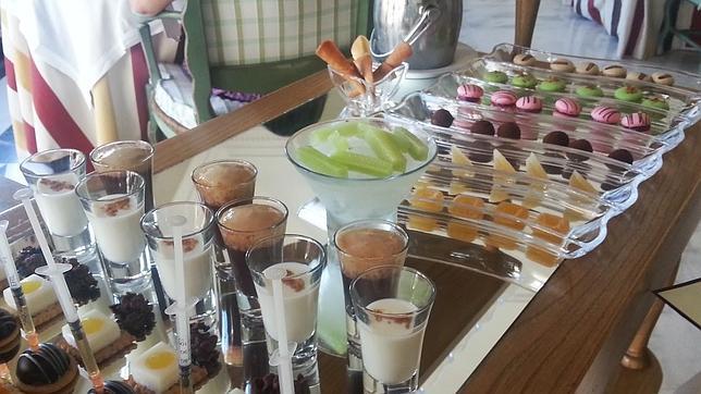 Un impresionante carrito de postres del restaurante Tierra, en el hotel Valdepalacios
