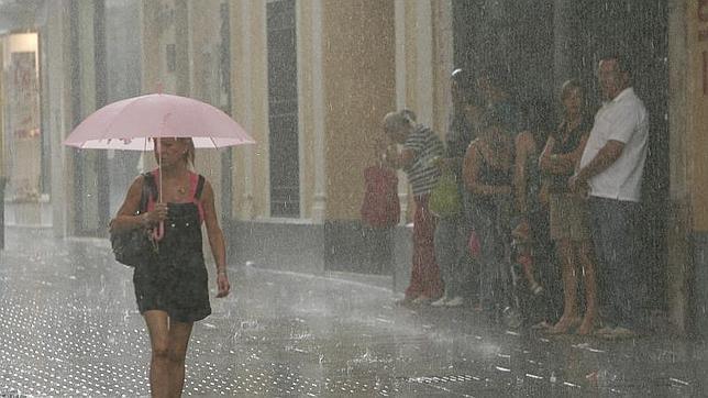 Alerta por tormentas y lluvias en una veintena de provincias españolas este jueves