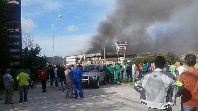 Un incendio amenaza a una fábrica de jamones de Segovia