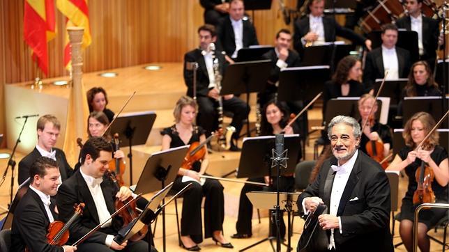 Imagen de Plácido Domingo tras una interpretación del himno regional de la Comunidad Valenciana.