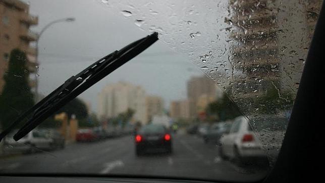 Emergencias 112 recomienda moderar la velocidad cuando se conduce bajo la lluvia