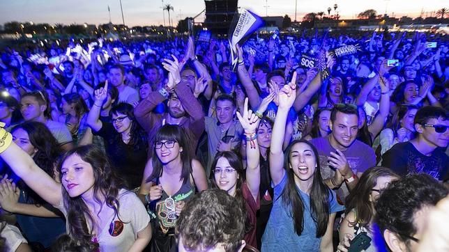 Imagen del pasado mes de mayo: el público anima durante el concierto de la banda madrileña Izal en el Festival SOS 4.8, en el recinto del Auditorio Regional de Murcia