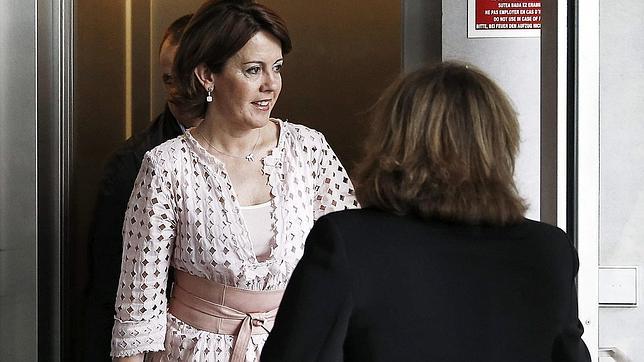 La presidenta del Gobierno de Navarra, Yolanda Barcina, a su llegada al Parlamento autonómcio