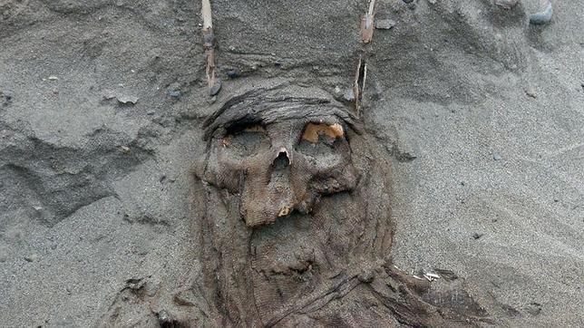 Descubren 150 tumbas de una cultura desconocida en Perú