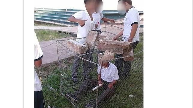 Estudiantes mexicanos pegan y enjaulan a un compañero discapacitado
