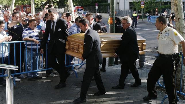 La capilla ardiente de Di Stéfano se instala en el Santiago Bernabéu