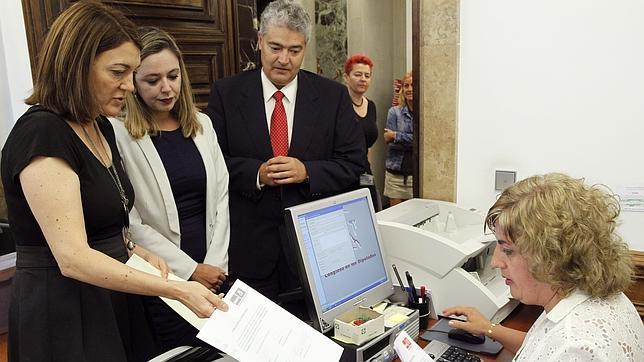 El PSOE reacciona a las críticas y evita la trampa de Picardo en el Congreso