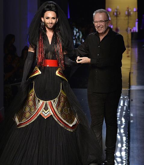 Conchita Wurst cierra el desfile de alta costura de Jean Paul Gaultier