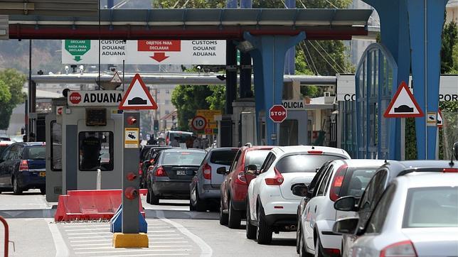 Gibraltar critica los controles fronterizos