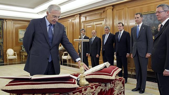 Los juramentos ante el Rey: de Suárez arrodillado a la elección de símbolos