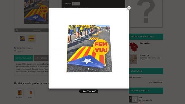 El gran negocio de la ANC: bolígrafos, camisetas y chapas independentistas