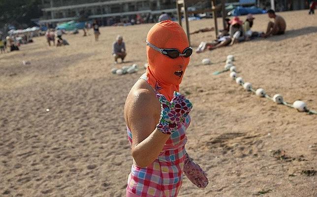 El «bikini facial» se puede combinar con unos guantes para proteger las manos