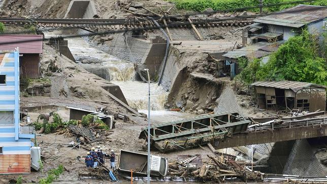 El tifón «Neoguri» deja a su paso por Japón tres muertos y 45 heridos