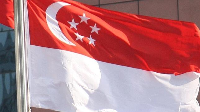 La bandera nacional de Singapur, adoptada en 1965, tras la independencia del país