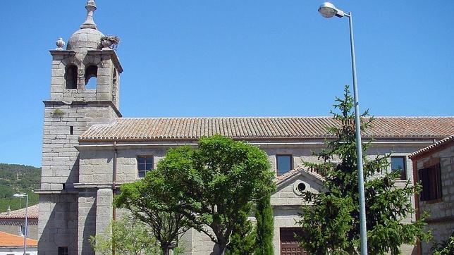La iglesia de San Pedro apostol en Zarzalejo
