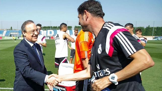 Florentino Pérez visita a la plantilla en el entrenamiento de Valdebebas