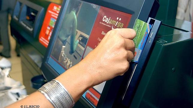 El cobro mediante tarjeta puede suponer cargos extra