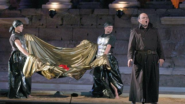 Representación de 'La clemenza de Tito' por la Helikon Opera Theatre de Moscú