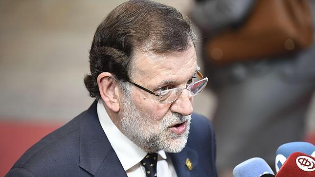 Rajoy dice en Bruselas que Pedro Sánchez corre el riesgo de no ser tomado en serio