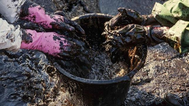 Un vertido de petróleo en la playa de El Cabrón afecta a más de un kilómetro del litoral sureste de Gran Canaria