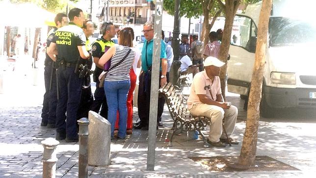 Vecinos de Lavapiés sólo «salvan» a la Policía del abandono institucional