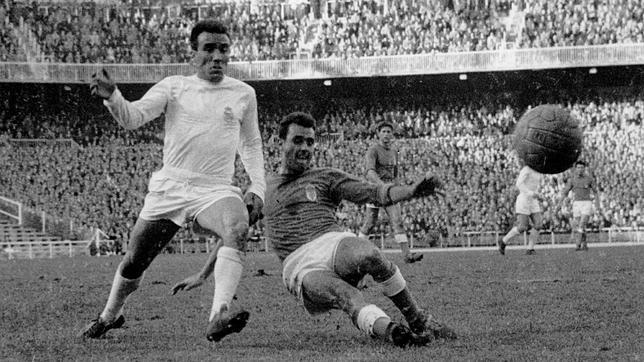 Luis del Sol, durante un partido con el Real Madrid