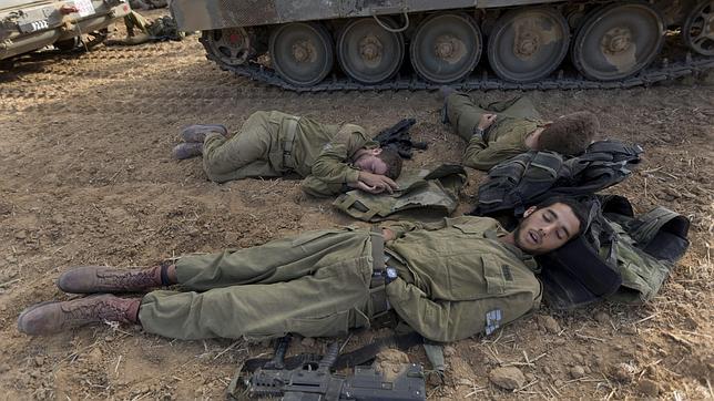 Aumentan a siete los israelíes muertos mientras el Ejército amplía su ofensiva terrestre