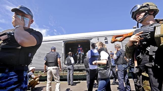 El tren con los cuerpos de las víctimas del MH17 llega a Járkov
