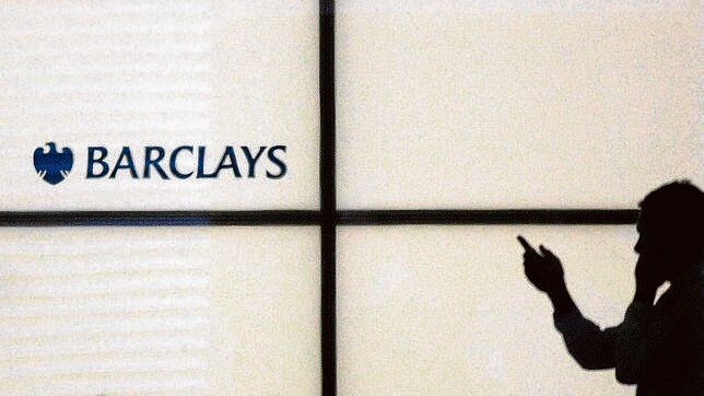Caixabank negocia ya la compra de la red de Barclays en España