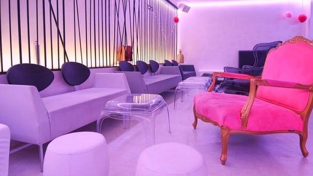 Su decoración minimalista está pensada para el disfrute de cualquier cliente