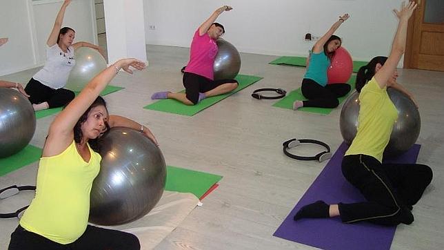 Practicar pilates durante el embarazo ayuda a mantener la movilidad pélvica