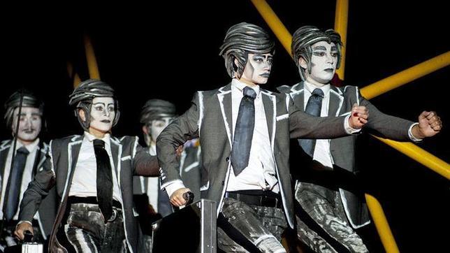 Una gran bola de 16 metros toma el parque de Santa Catalina