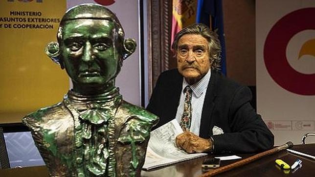 Un busto del descubridor Juan Francisco de la Bodega y Quadra y Miguel de la Quadra Salcedo