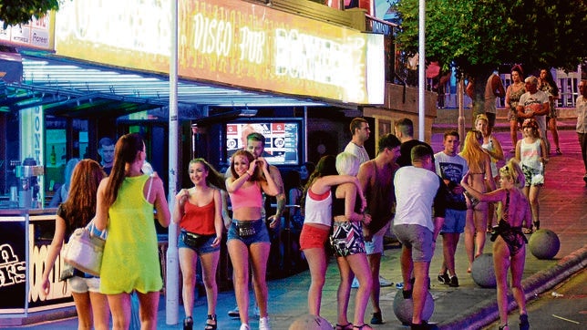 Sancionado con un año de cierre el pub de Magaluf en el que una joven practicó felaciones