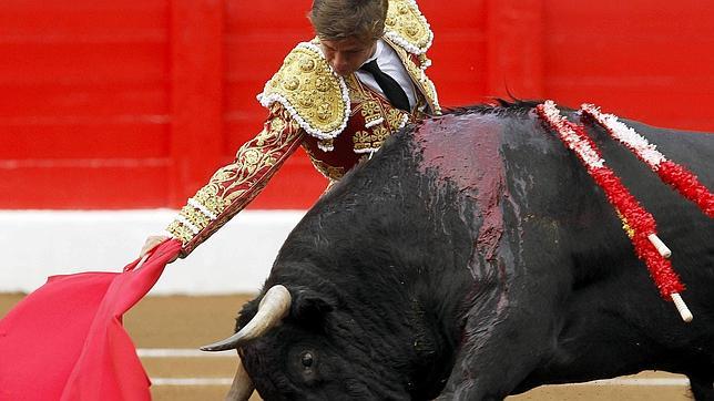 Un superior Juli entre los colonizadores de Santander