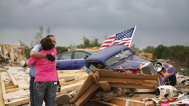 Dos muertos y decenas heridos tras el paso de un tornado por un camping de Virginia